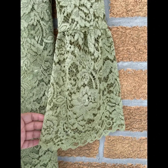 Betsey Johnson Green Lace Bell Sleeve Dress size 4 - Picture 5 of 10